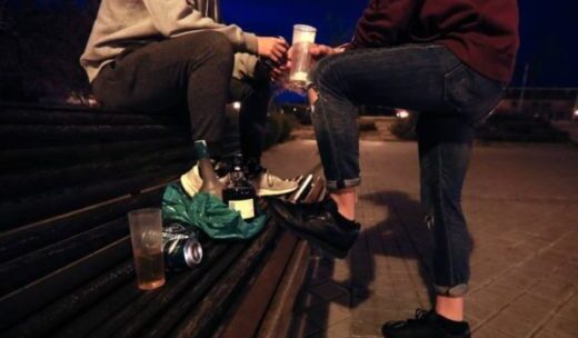 ¿Cómo Afecta el Alcohol el Mundo de un Adolescente?