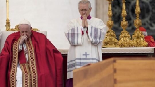Misa exequial por el Sumo Pontífice Emérito Benedicto XVI