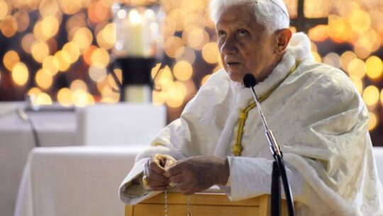 Benedicto XVI: ¿Qué quiere decir María Reina?