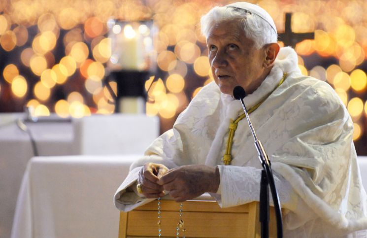 Benedicto XVI: ¿Qué quiere decir María Reina?