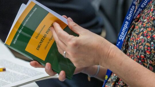 ‘Dignitas Infinita’: «La dignidad humana es el centro de la antropología cristiana»