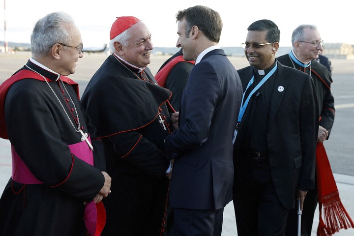 ¿Campaña de Macron contra el cardenal Sarah?