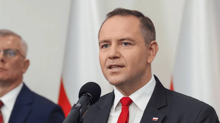 EL PRESIDENTE DE POLONIA DEFIENDE LA CRUZ